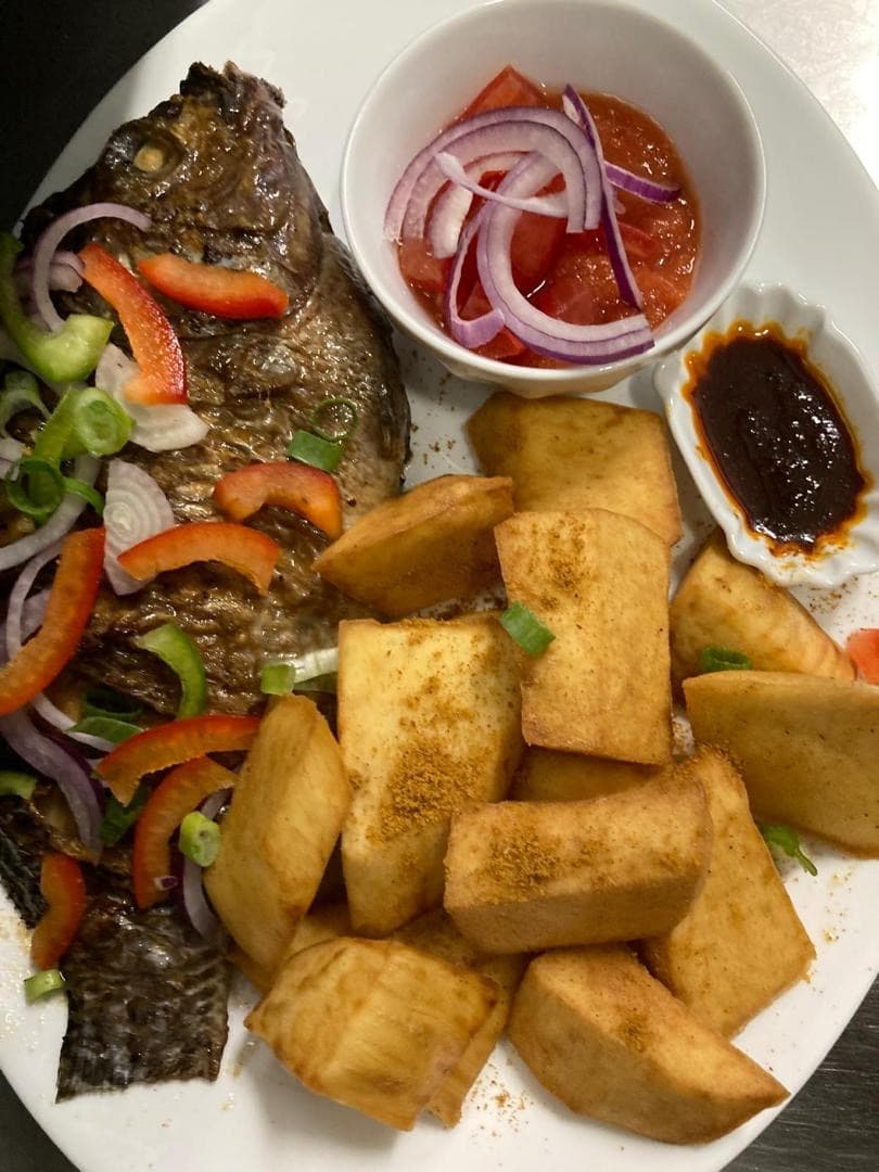 Grilled tilapia with fried yam